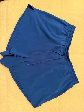 Lululemon pace rival shorts